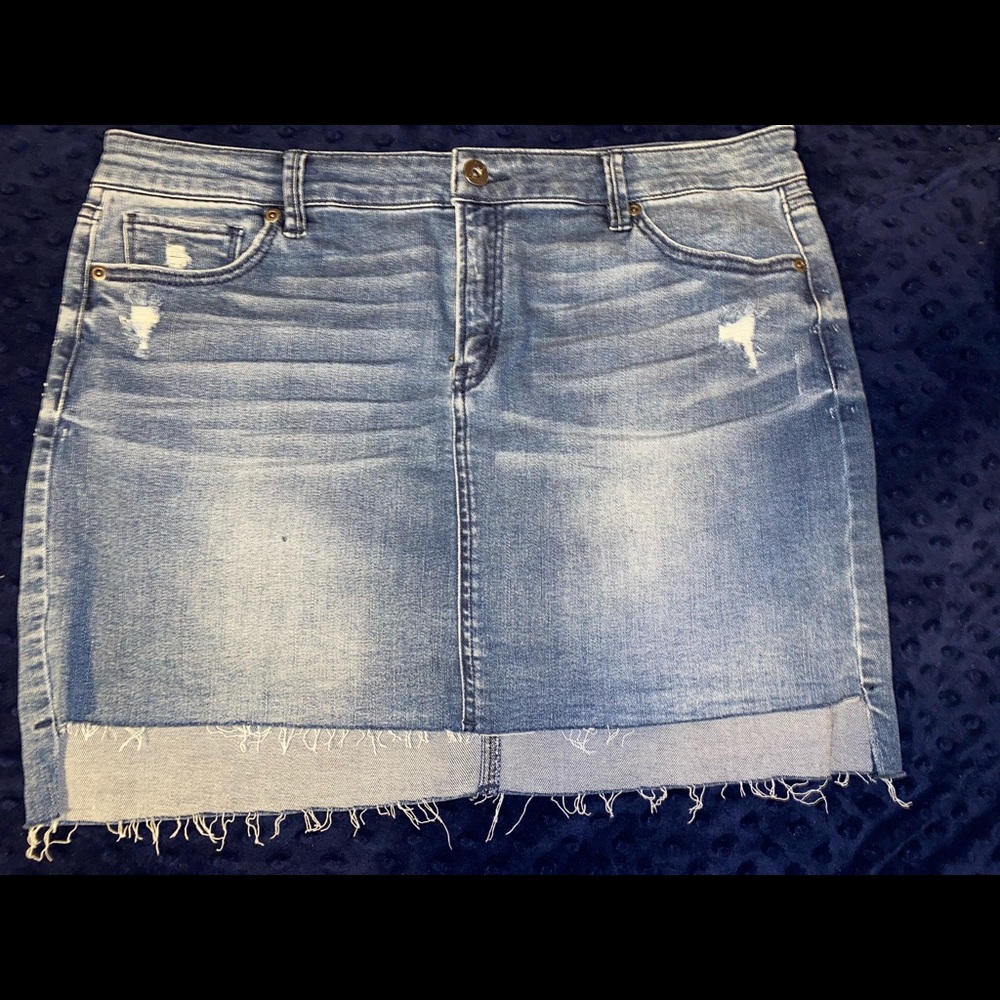 True craft denim skirt